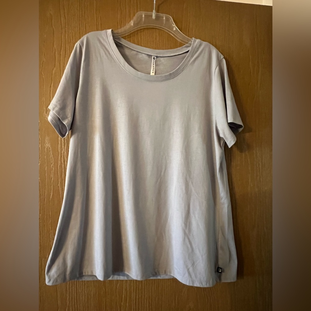 Fabletics Grey Workout top with back mesh. XL.